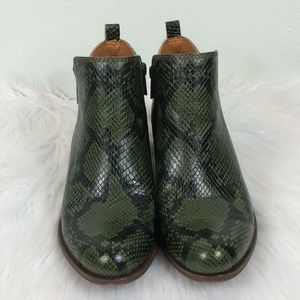 Lucky Brand green leather zip ankle boots. Nice!